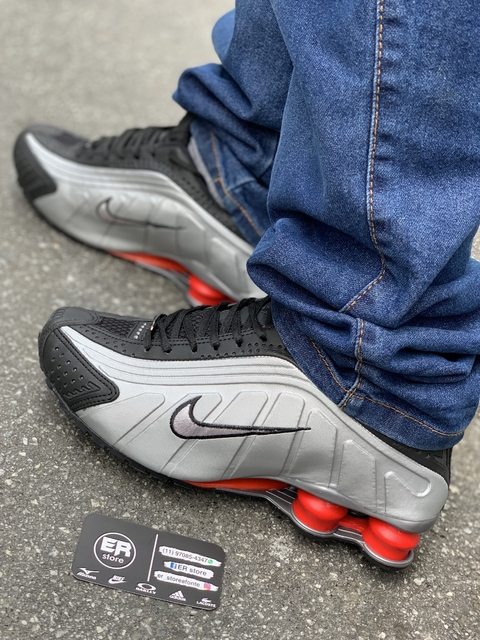 nike shox r4 prata e vermelho