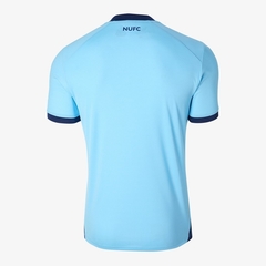 camisa-newcastle-azul-clara-2021-22-iii-castore