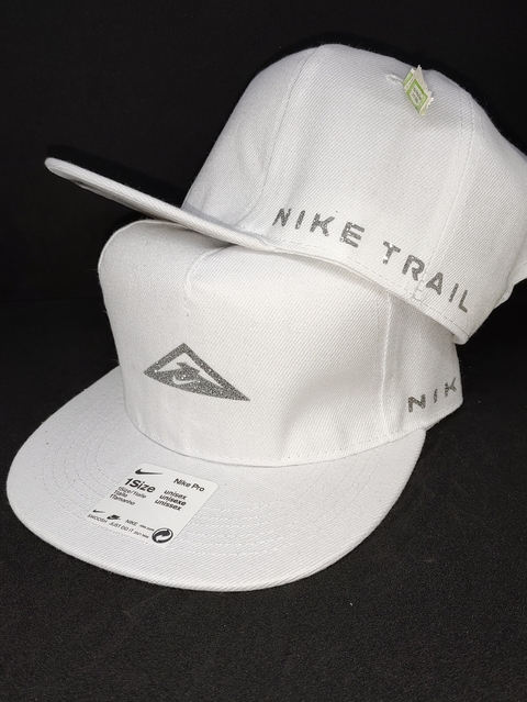 Visera Nike Trail con Brillos - The Style Gorras