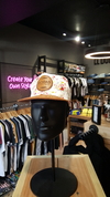 Gorra California Floreada Blanca con Parche de cuero