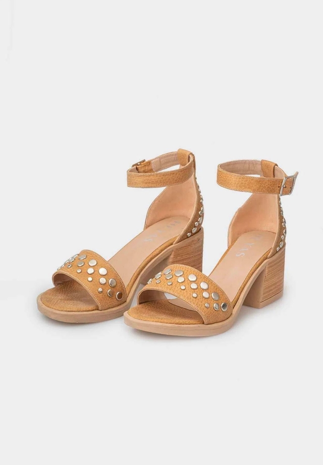 CALZADO DE MUJER SANDALIA CON TACHAS