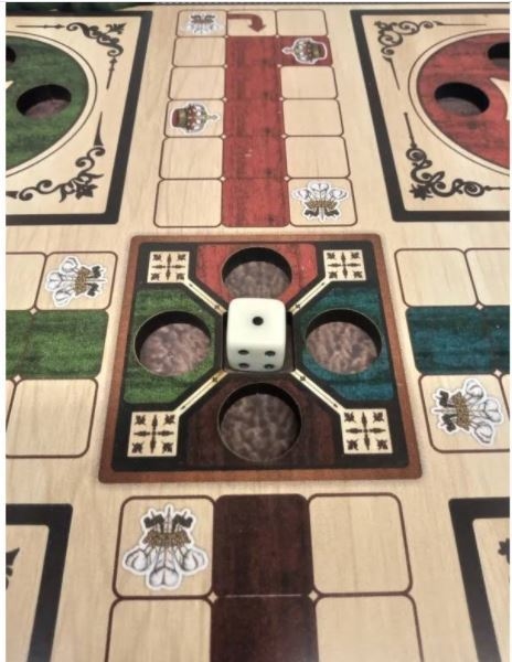 JOGO DE TABULEIRO LUDO CLÁSSICO EM MADEIRA - Brazil Color Photo