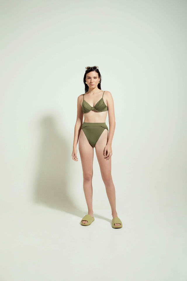 Biquíni verde cintura alta, da Kolm Collective