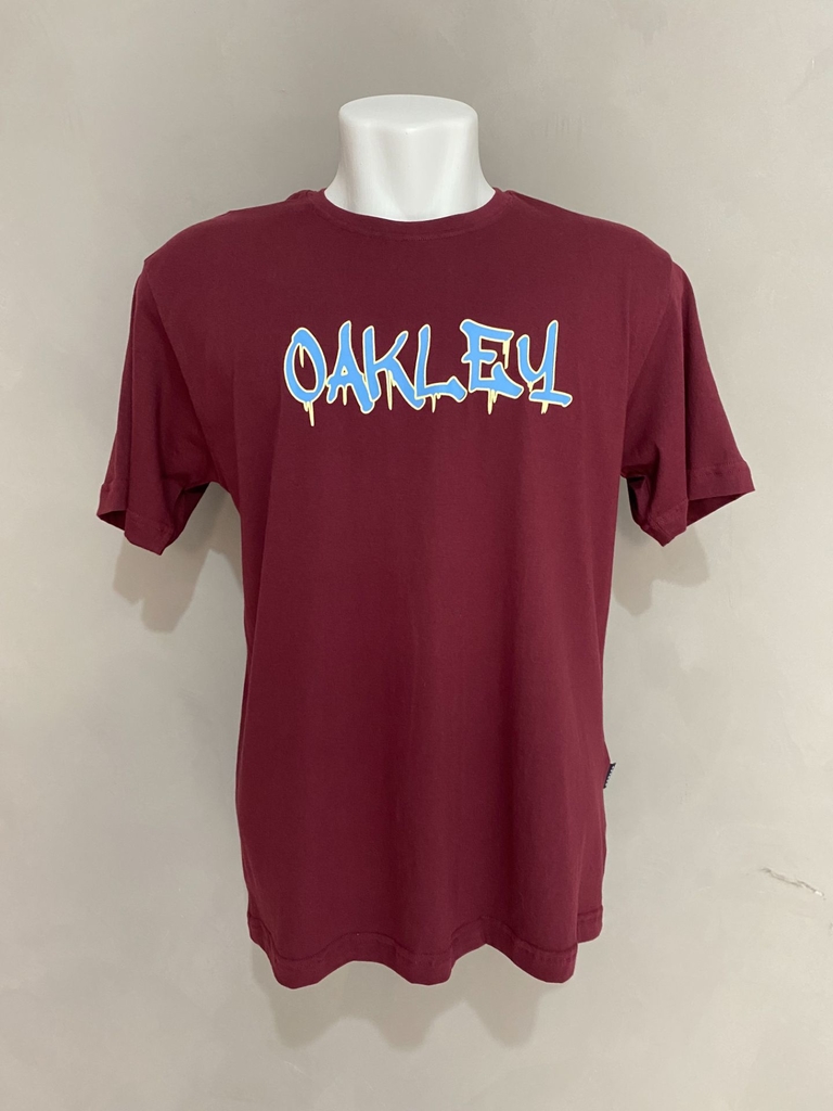 CAMISETA OAKLEY LOGO NO MEIO GRANDE - VERMELHA