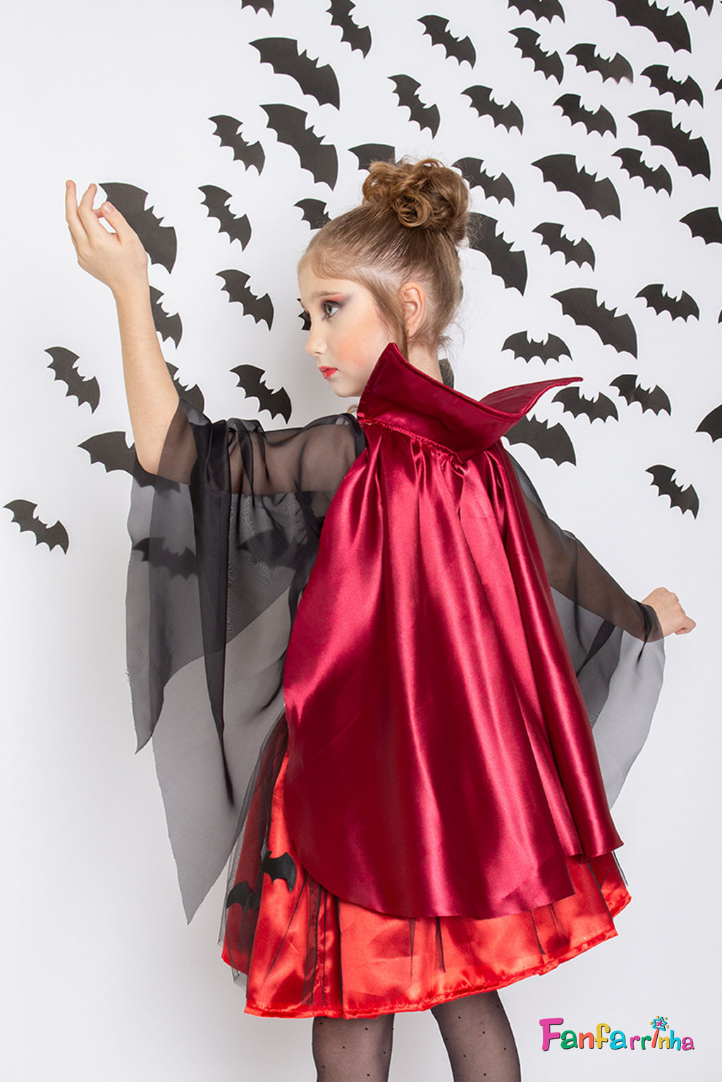 Fantasia Vampira Infantil Luxo Filó com Capa de Halloween