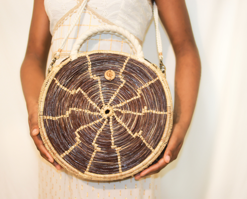 circle leather bolsa