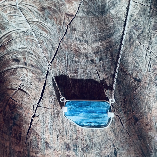 Cianita Azul colar moldura prata curto