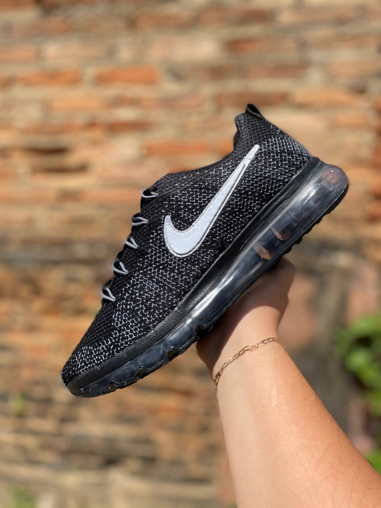 flyknit preto