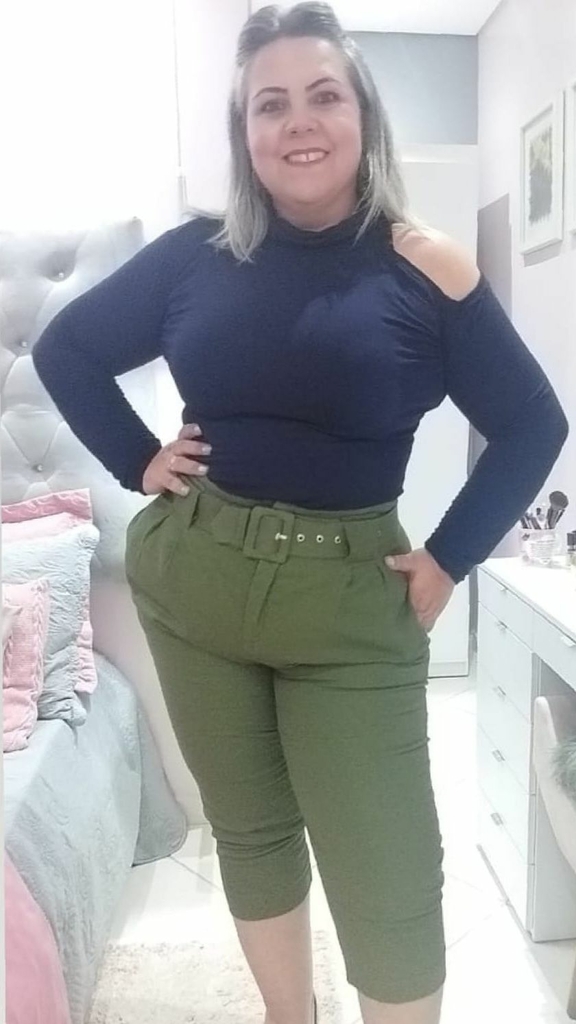 Calça feminina plus size verde pantacour linho Unnaboutique