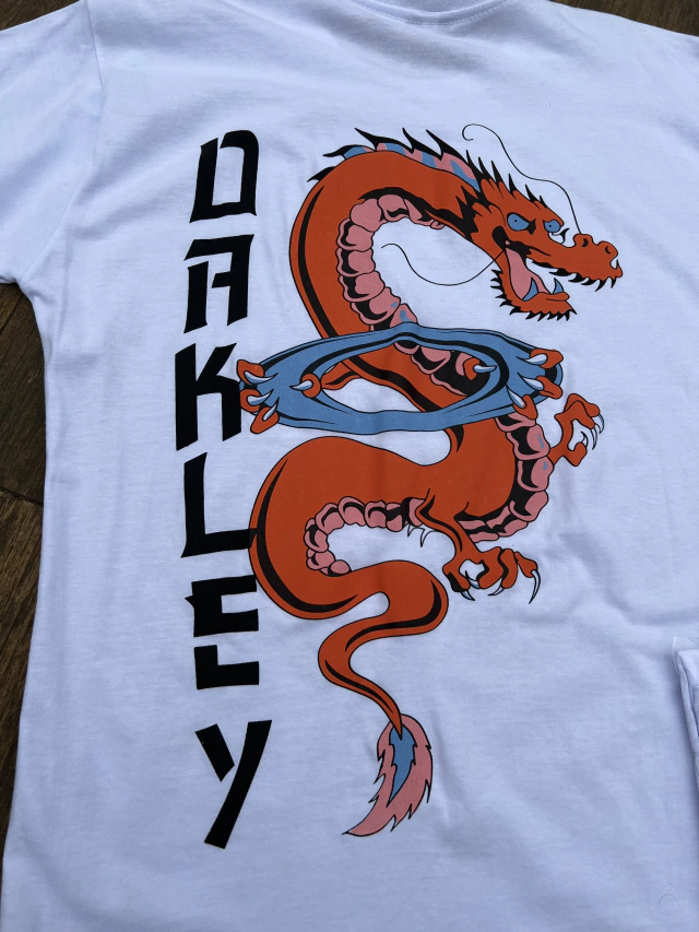 Camiseta Oakley Custom - Dragon - Cor Branca