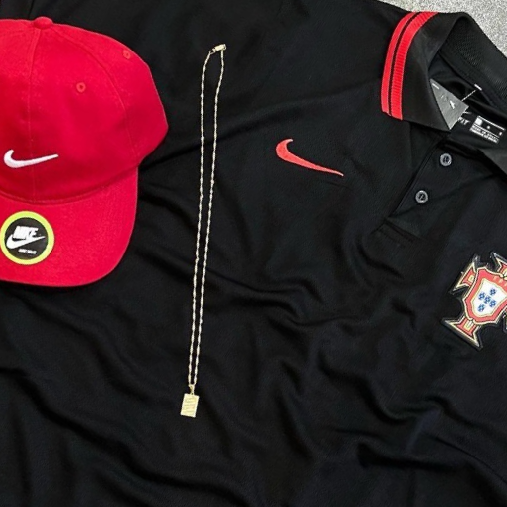 Kit Camisa Polo Preta Portugal Lançamento 2022 + Boné Nike Vermelho Cordão  e Pingente Brinde!!