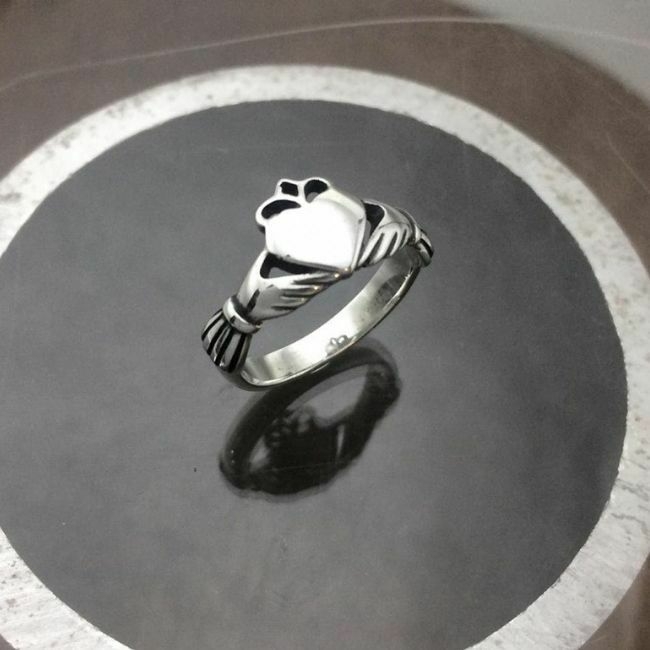 Mundo Celta  Anel de Claddagh, a romântica história do anel