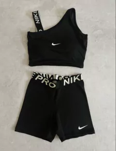 Conjunto fitness treino Feminino Nike Pro - Top lateral + Shorts