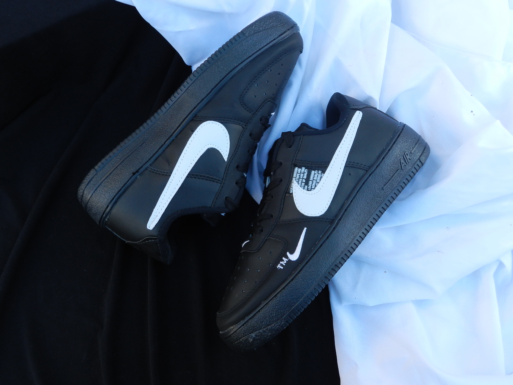 AirForce 1 (TM) Negras pipa blanca - Comprar en Cheems