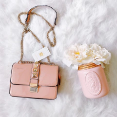 BOLSA CATARINA MB VERNIZ ( COR NUDE ROSADO)