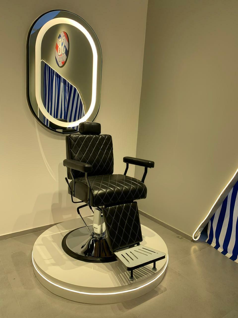 POLTRONA DE BARBEIRO RECLINÁVEL DUBAI BARBER - BASE PRETA