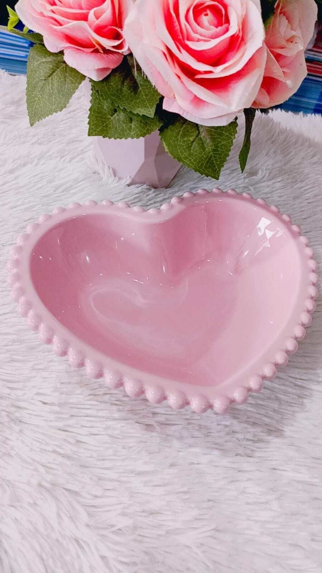 Tigela Porcelana Formato de Coração com Bordado Rosa