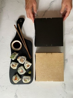 Recta 18x18x5,5 cm Laminada (BAP) Ideal para Sushi ó Picadas - Tienda de Envases Sustentables.com.ar