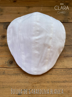 Boina blanca de gabardina