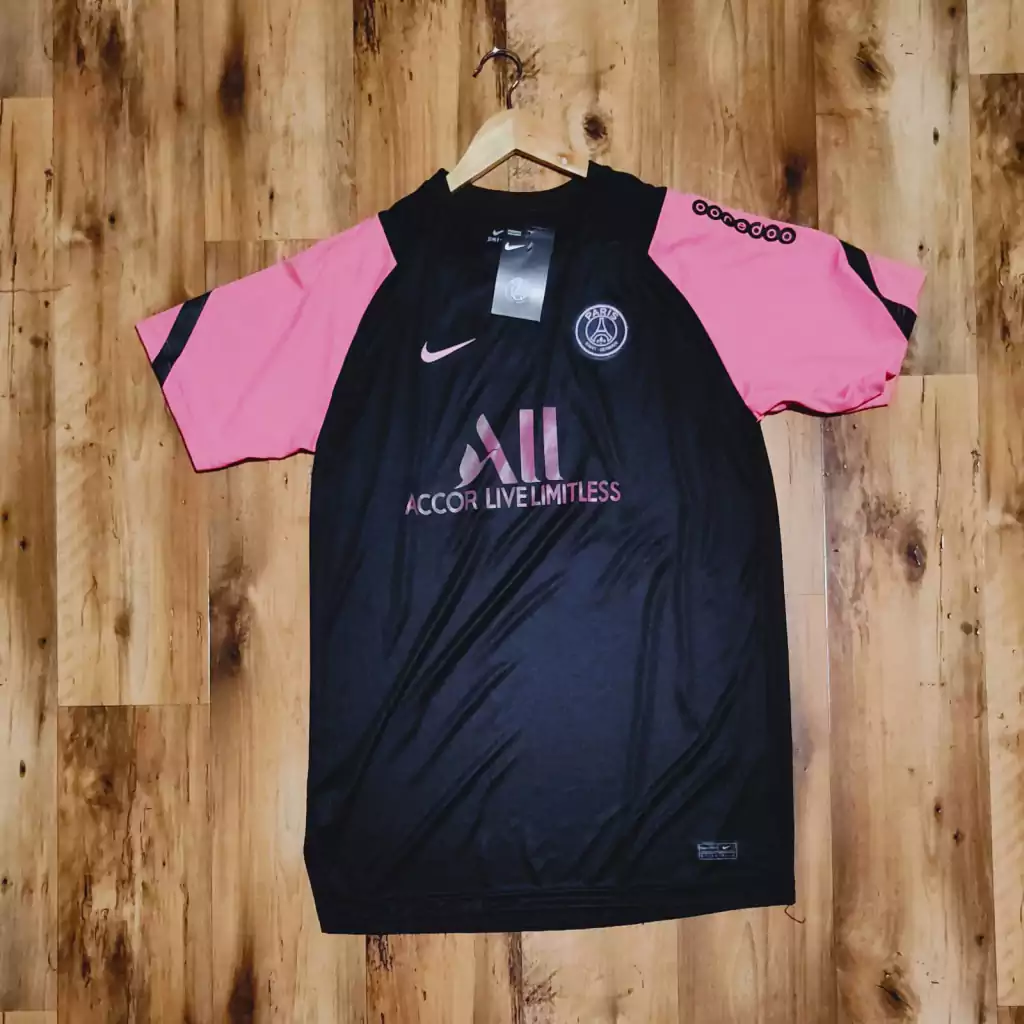 Camiseta entrenamiento PSG messi negra con rosa