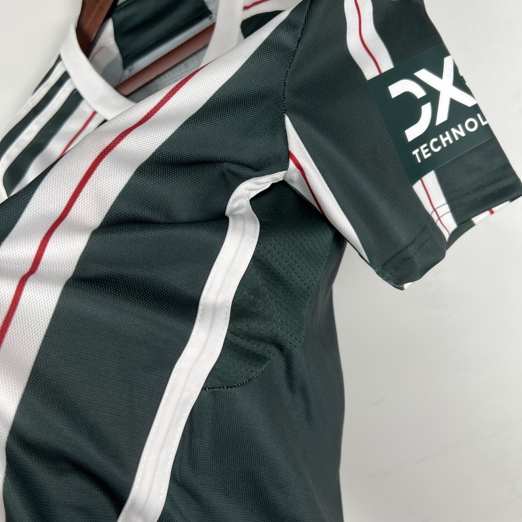 Terceira camisa do Liverpool FC 2023-2024 é apresentada pela Nike