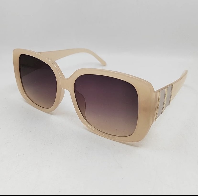 Óculos de Sol Polarizado estilo "Cat Eye" Detalhes em Dourado