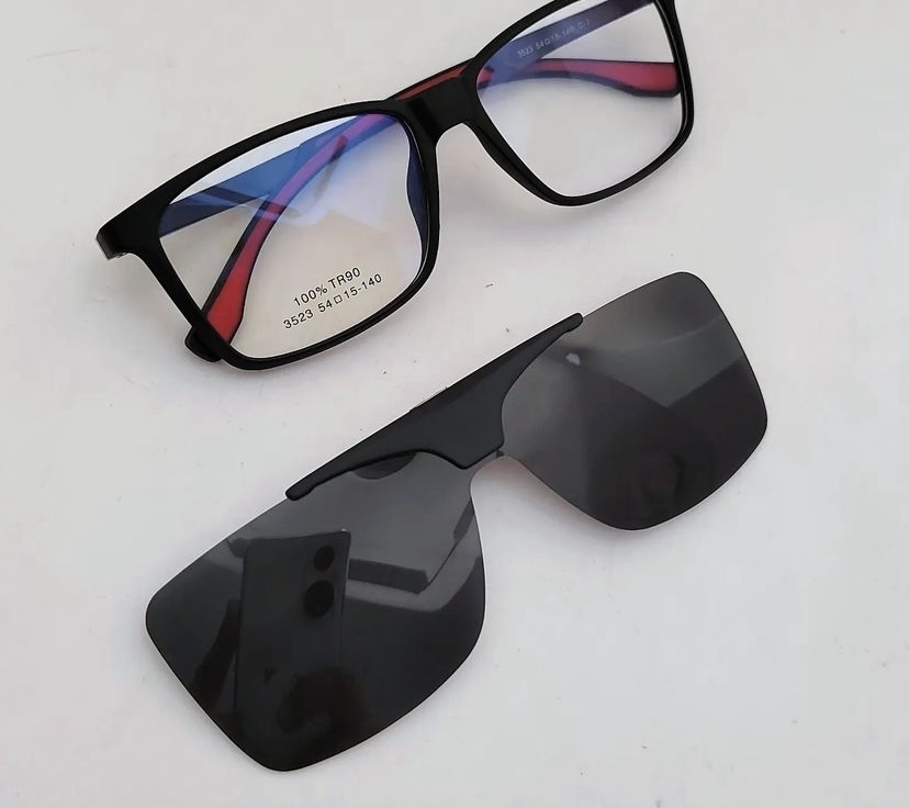 Armação de óculos Clip On estilo WayFarer