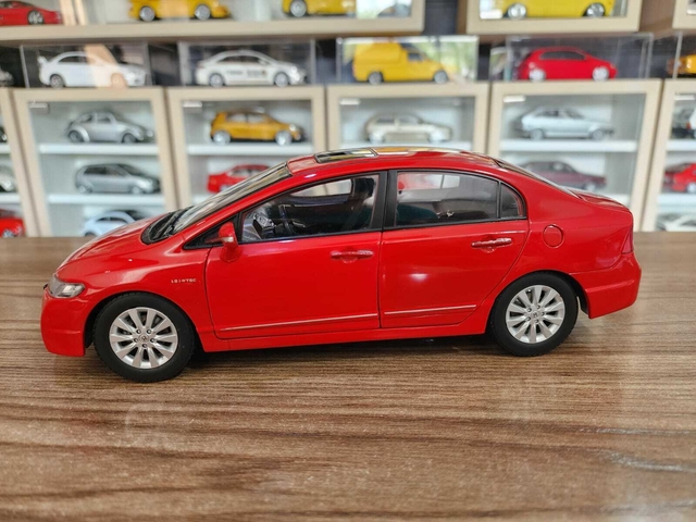 Modellino Auto Honda Civic 8.5 Generazione Scala 1:18 (usato, Modello Da Esposizione)