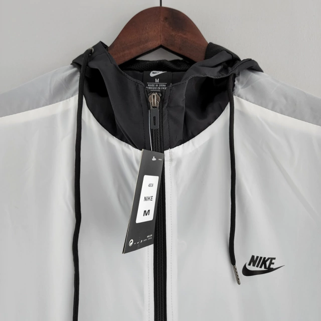 Corta Vento Nike Swoosh - Preta e Branca