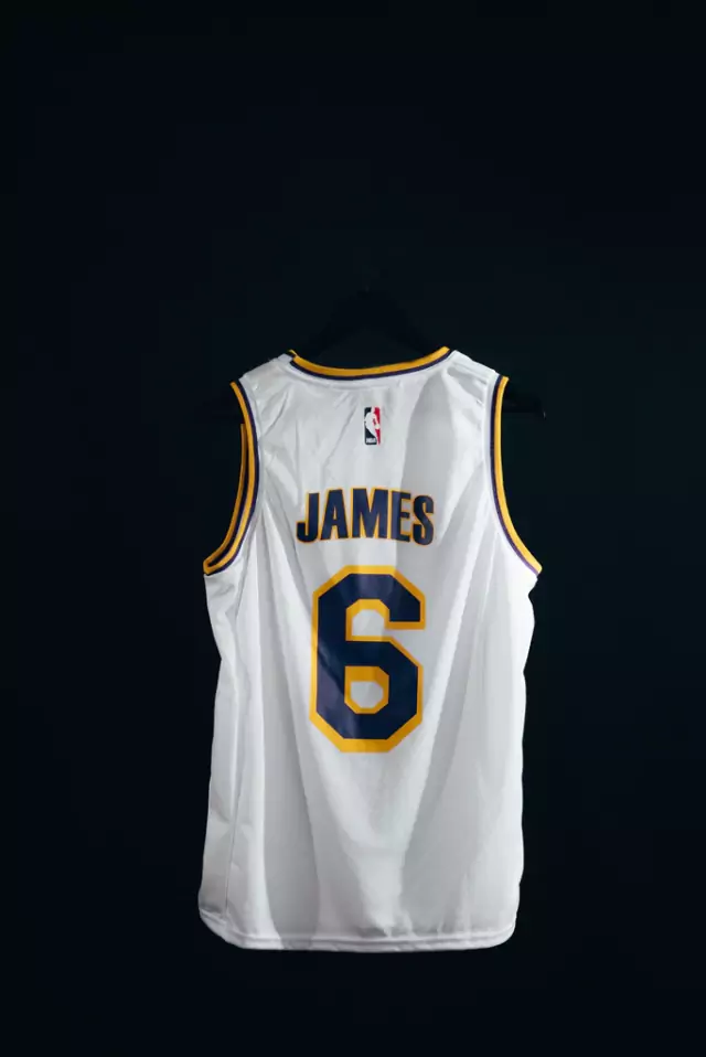 hazlo plano Clan Desconfianza Camiseta Lakers James (6) Blanca - Comprar en Kendrix