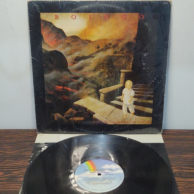 LP Oingo Boingo Dark at the End of the Tunnel (1990) (Vinil usado)