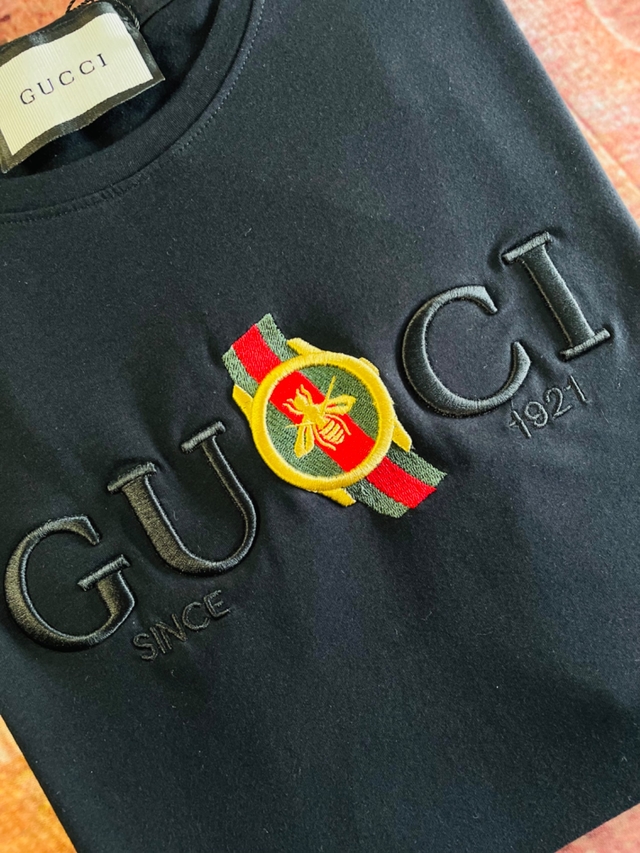 Camiseta Gucci estampa relógio bordado - P&B Griffe