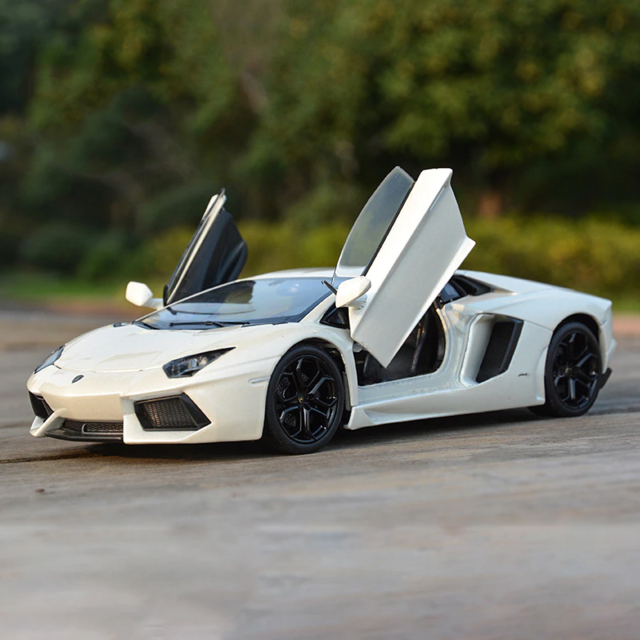 Carro Miniatura Lamborghini Aventador LP700-4 | Escala 1:24