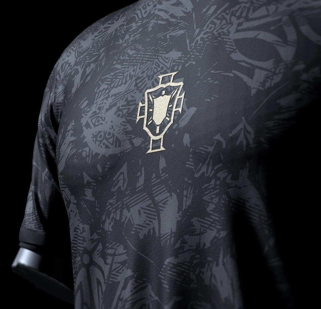The Siu Cristiano Ronaldo 7 Black Comma Football Shirt - 2023/2024