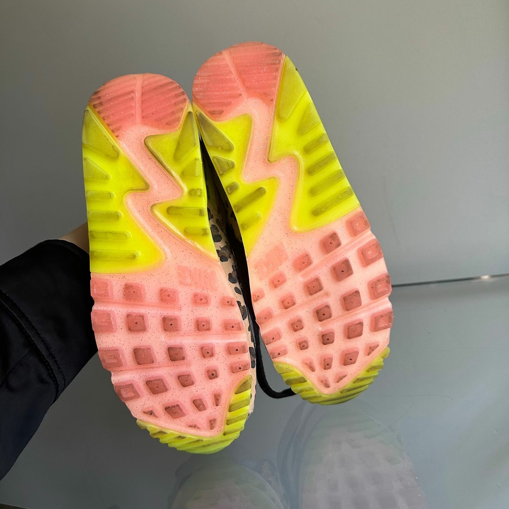 Tenis Nike Air Colorido com Estampa de Onça