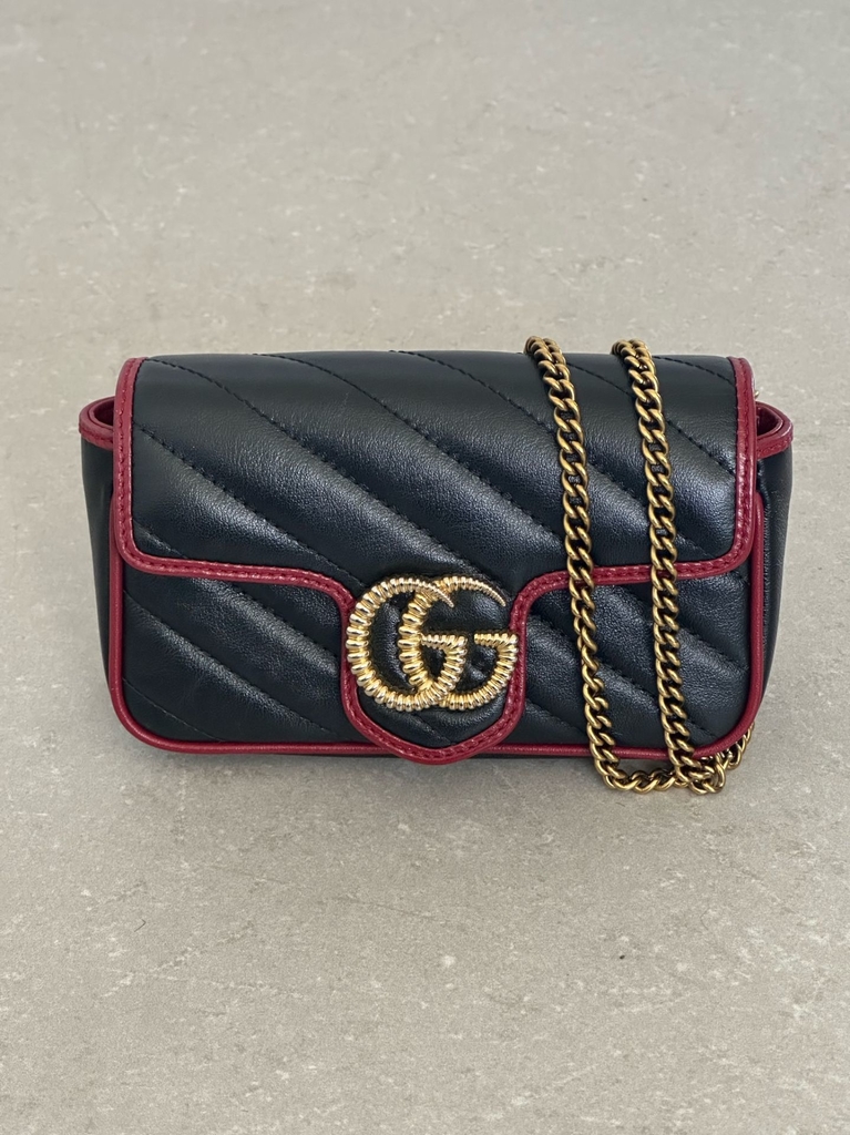 BOLSA GUCCI MARMONT SHOULDER PRETA