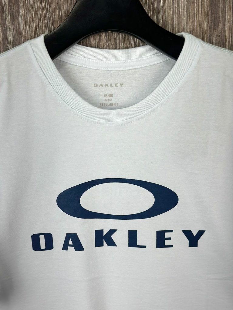 Camiseta Oakley Branca - M - Roupas - Bela Vista, São Paulo 1223105093