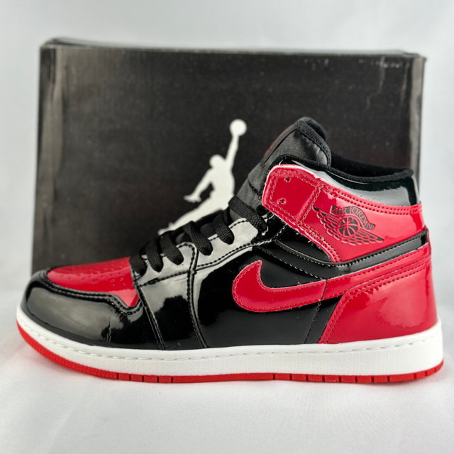 Tênis Nike Air Jordan 1 - Preto e Vermelho