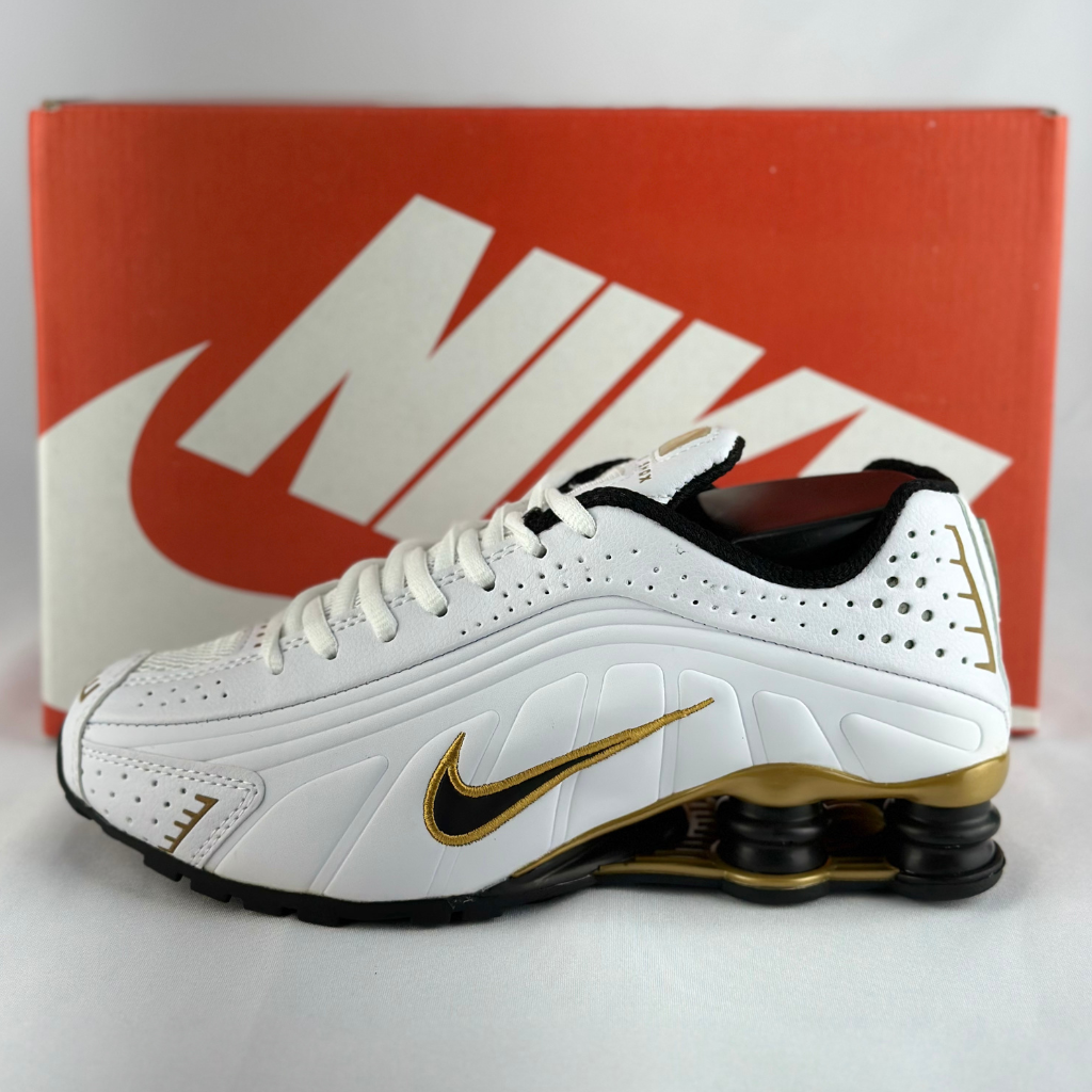 Tênis Nike Shox R4 - Branco e Dourado - Street Shop