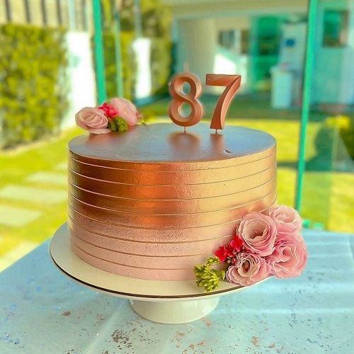 Doceria 3D - Um bolo lindo com glitter roxo e borboletas