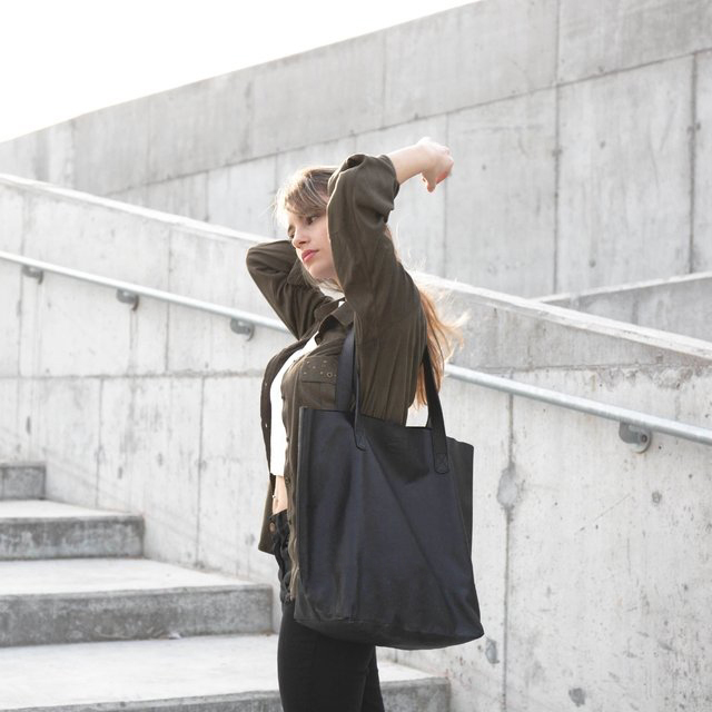 Tote Bag Negra Graneada - Buy in Sanchez Acosta