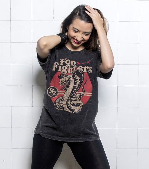 CAMISETA FOO FIGHTERS SNAKE - Violeta Skate Rock