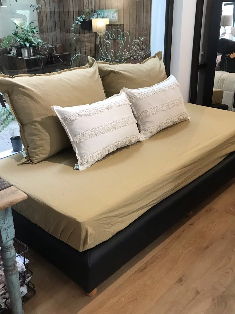 Set funda para diván cama + 2 almohadones 0.80 x 0.60 + 3 almohadones de 60  x 60 cm