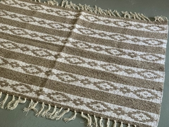 Alfombra Guarda Pampa arpillera y blanco - comprar online