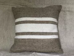 Almohadon - arpillera y blanco