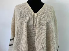 Poncho de lana clásico - blanco 2 rayas negras - comprar online