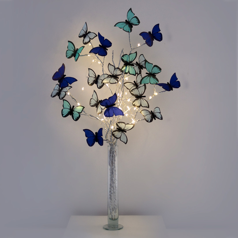 Mariposas en flor Forever Blue CON LUZ y florero de vidrio.