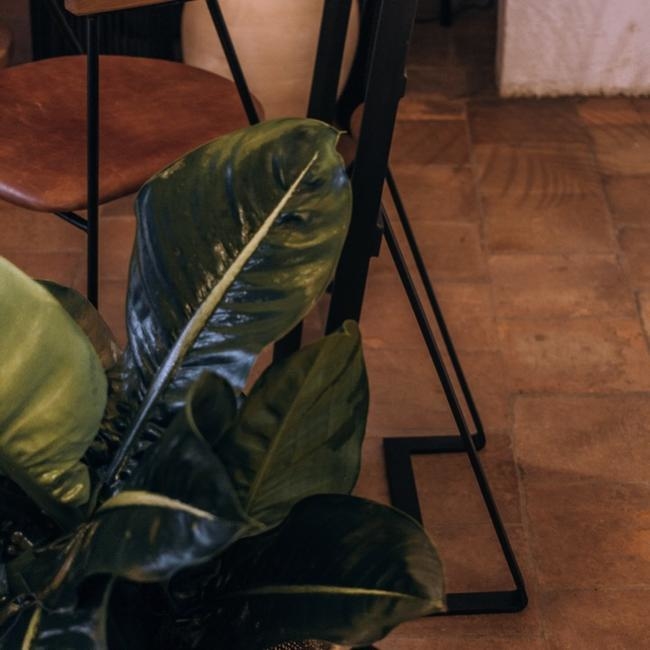 Espejo Oval de piso con acabado natural o bronce