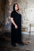 Vestido largo tipo gotico con capucha y bolsillos, color negro, con manga corta.. talles inclusivos, plus size
