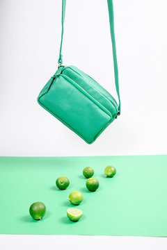 Emma Bag Doble Bolsillo Verde Eden - MIKAI BAGS - Carteras y accesorios de cuero